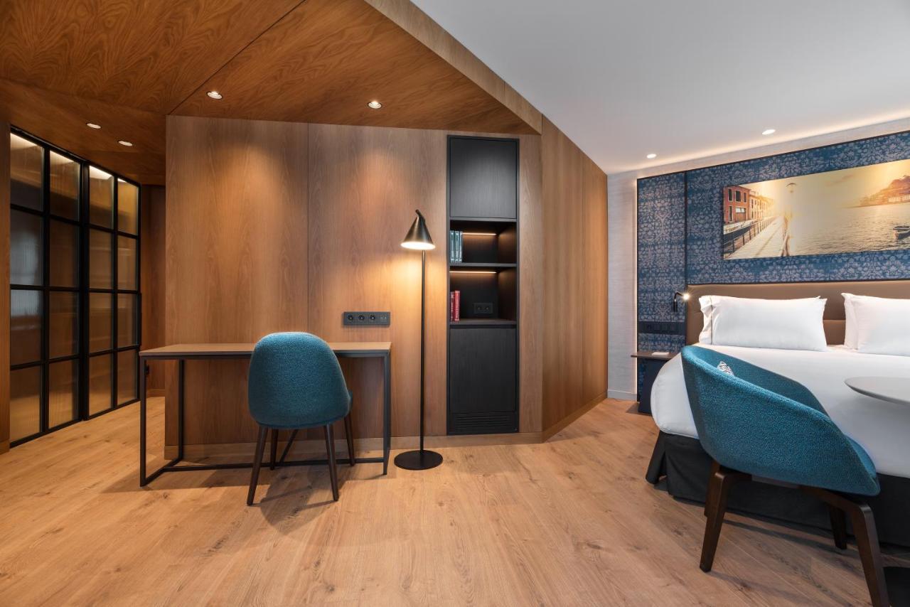 Hotel Eurostars Aliados Porto Exterior foto A room at the hotel