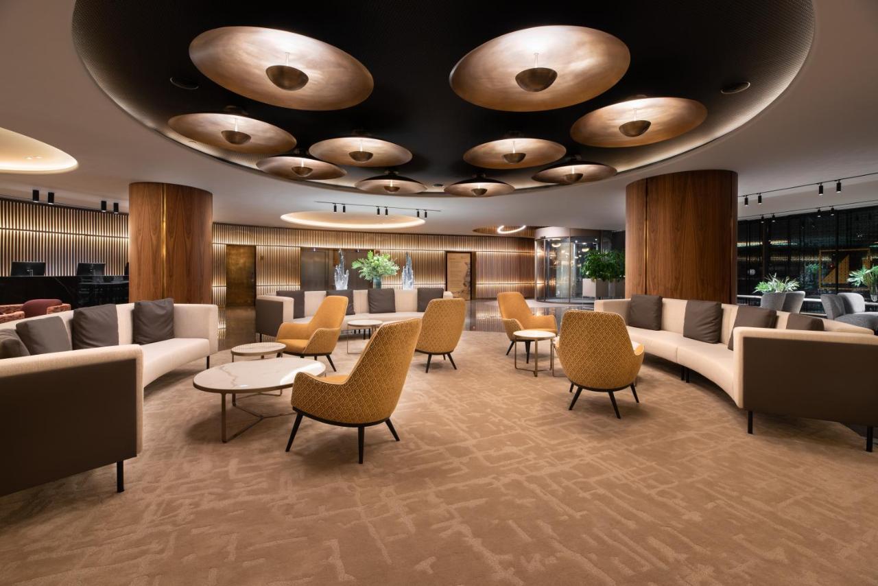 Hotel Eurostars Aliados Porto Exterior foto The new lounge at London Heathrow Airport