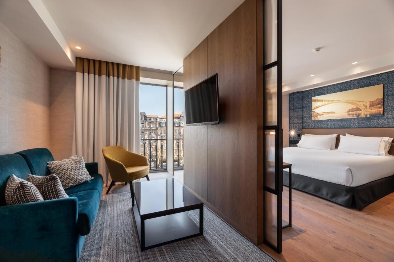 Hotel Eurostars Aliados Porto Exterior foto A room at the hotel