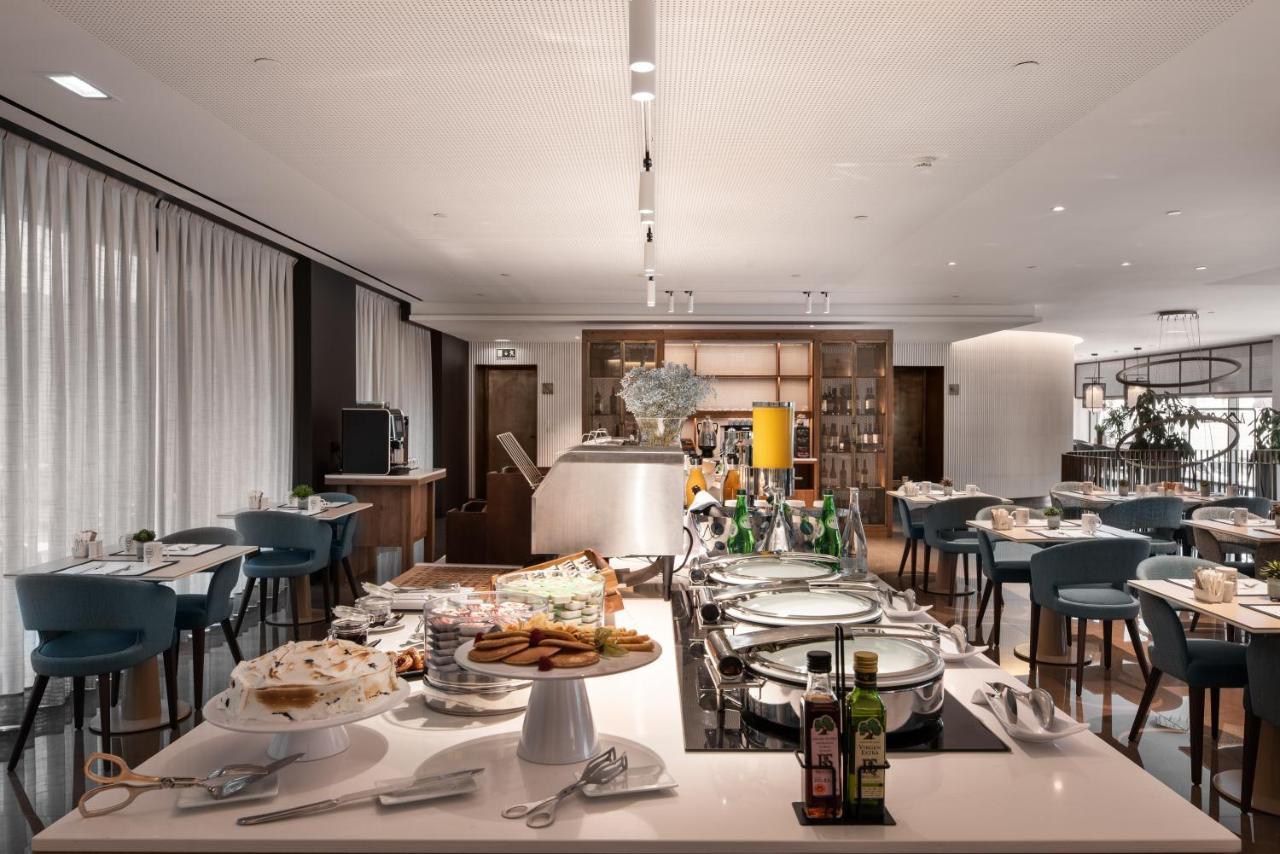 Hotel Eurostars Aliados Porto Exterior foto The Club at London Heathrow Airport
