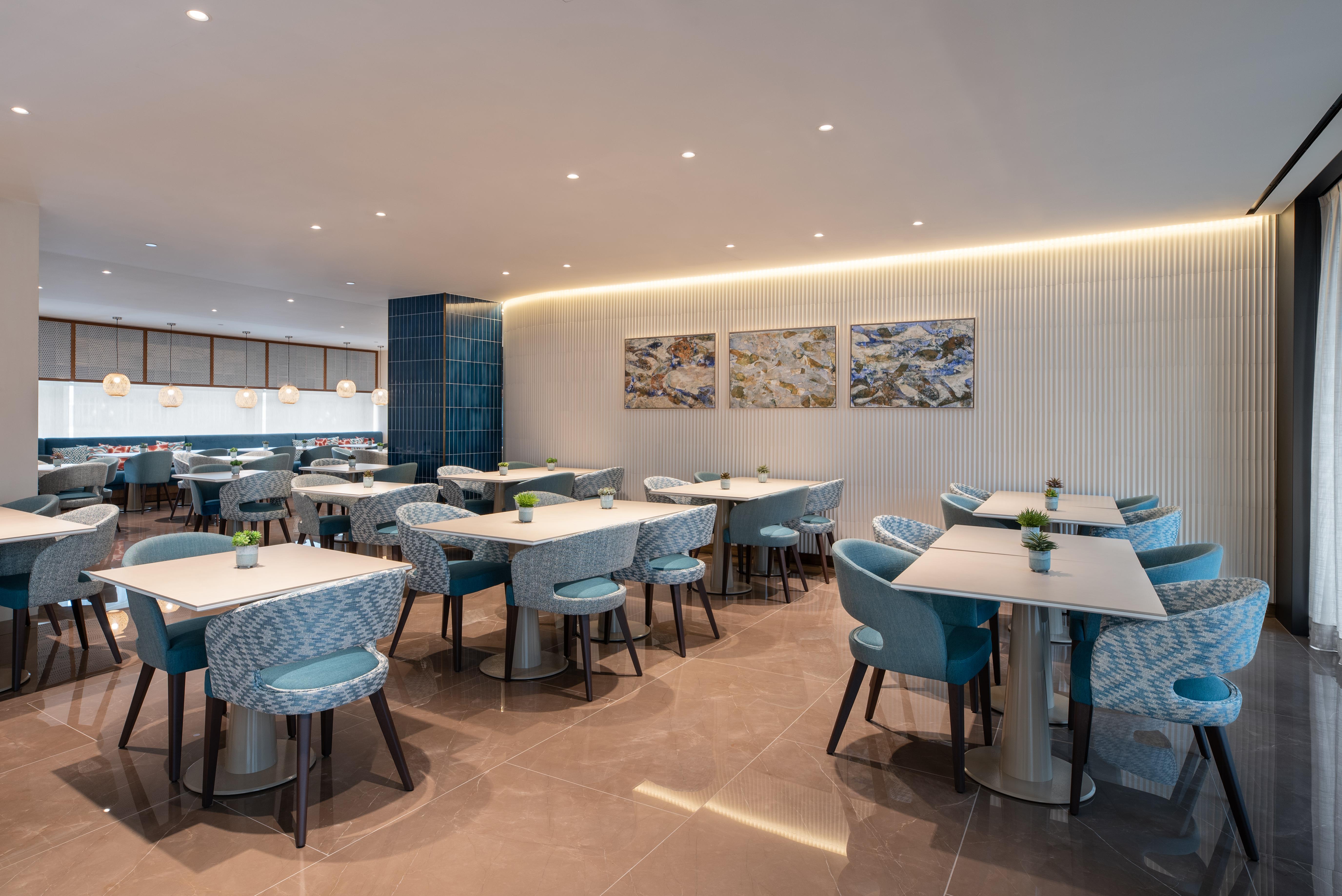 Hotel Eurostars Aliados Porto Exterior foto The lounge at the airport