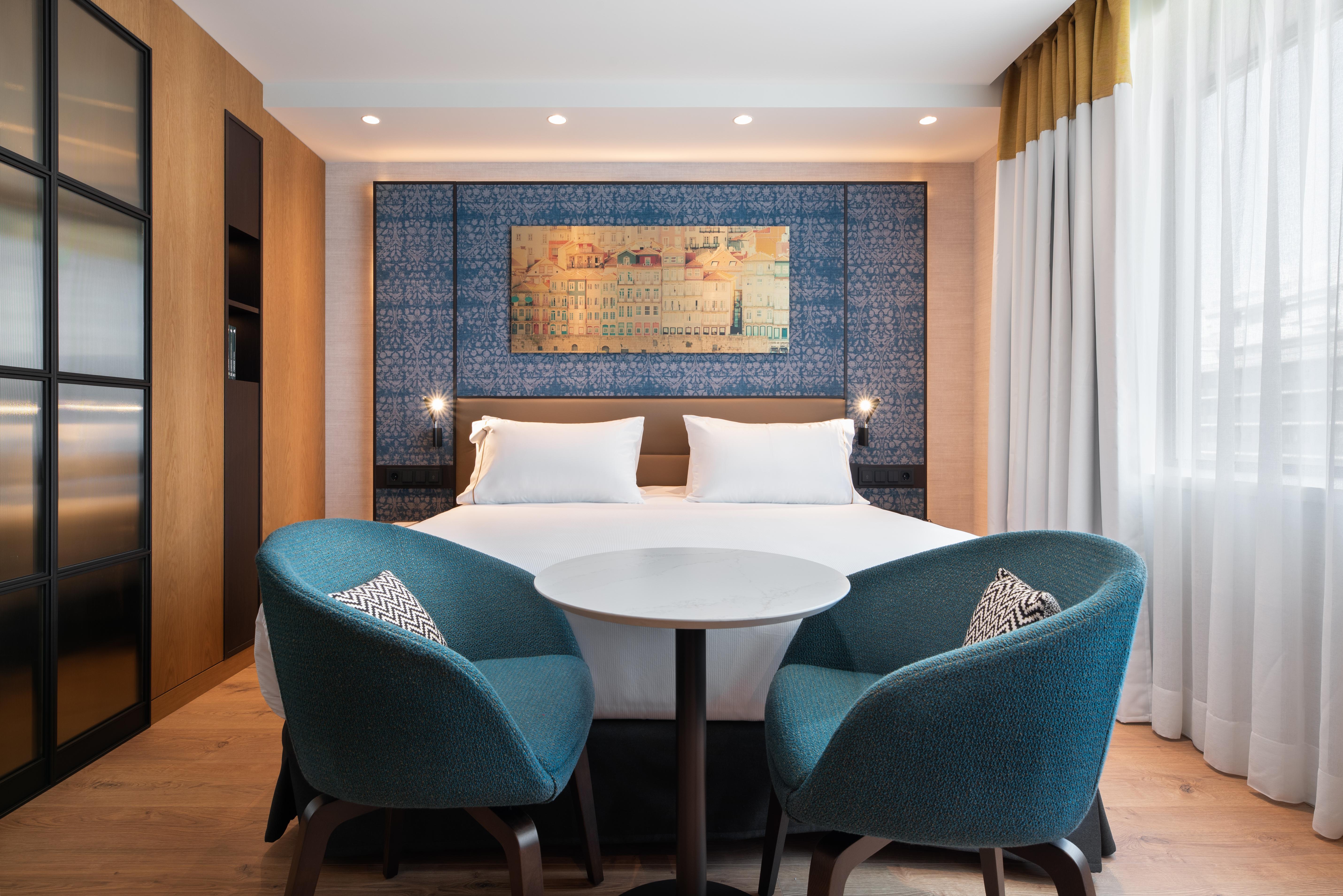 Hotel Eurostars Aliados Porto Exterior foto A room at the hotel